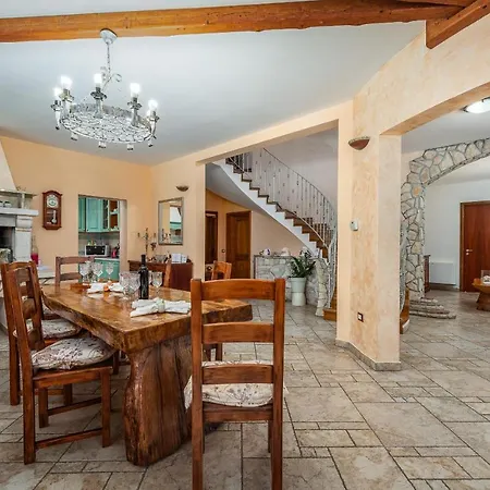 1575 Villa Nedeščina
