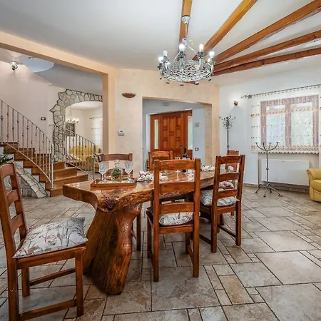 Villa 1575 *